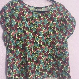 Short sleeve floral blouse